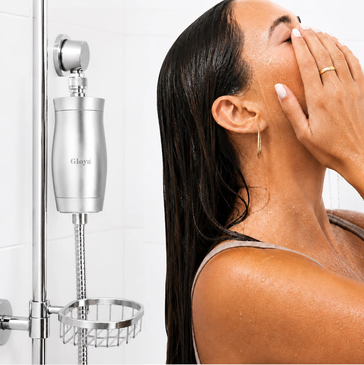 Filtre de douche Gloya en aluminium, tenu à la main