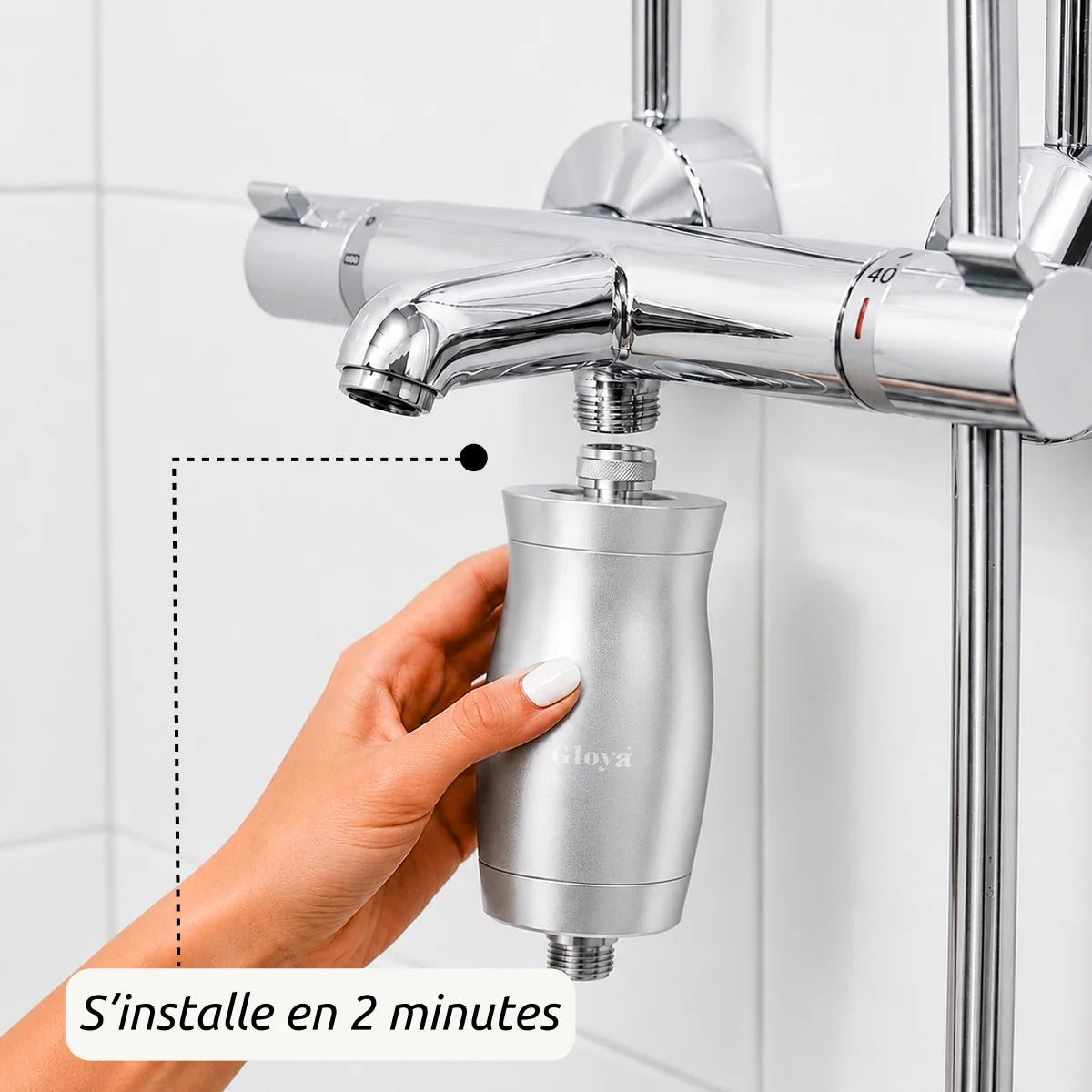 Filtre de douche Gloya en aluminium installé à la main sur le robinet de douche en moins de 2 minutes