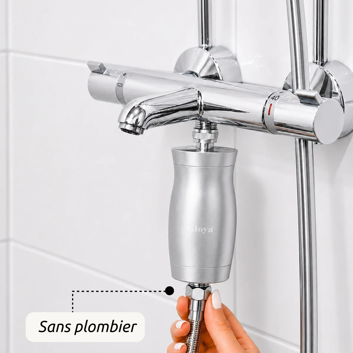 Filtre de douche Gloya vissé sur le robinet, installation sans plombier ni outil